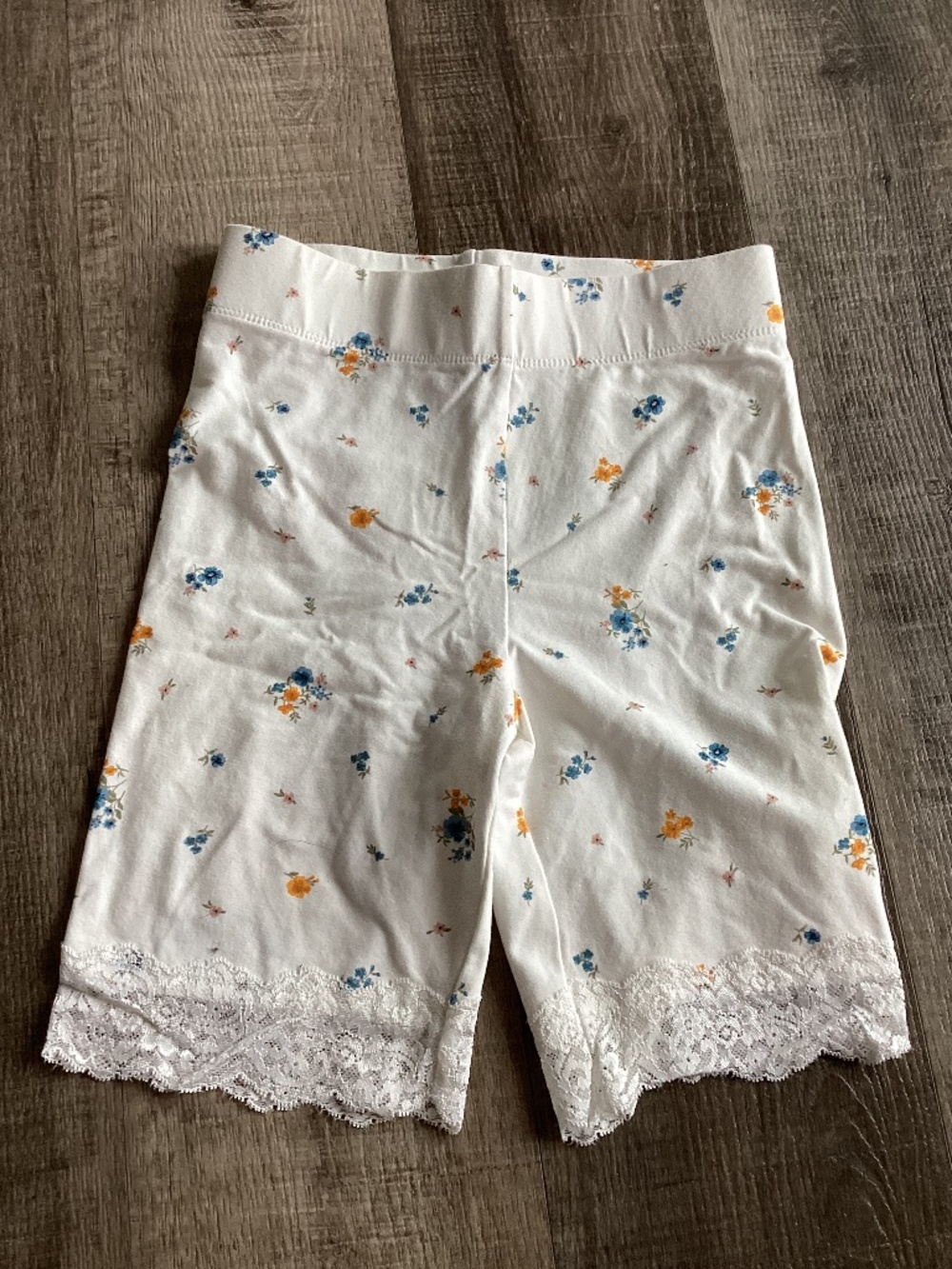 Forever 21 floral bike shorts with lace hem